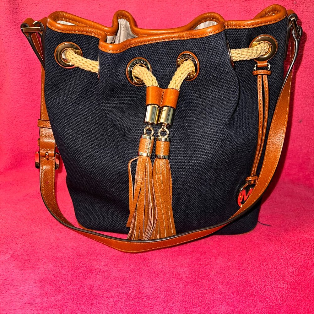 MICHAEL KORS MARINA LARGE DRAWSTRING SHOULDER BAG